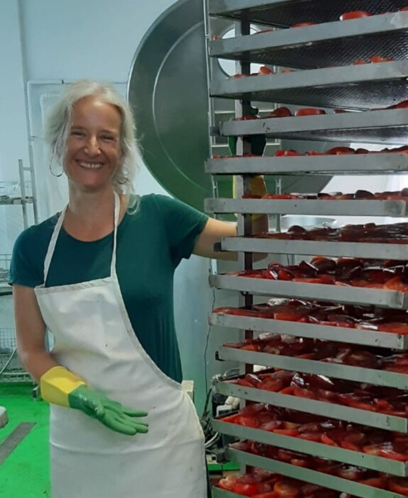 Productrice de pâté de tomates séchées bio